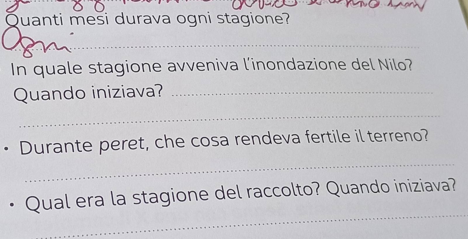 Quanti meši durava ogni stagione? 
_ 
In quale stagione avveniva l’inondazione del Nilo? 
Quando iniziava?_ 
_ 
_ 
Durante peret, che cosa rendeva fertile il terreno? 
_ 
Qual era la stagione del raccolto? Quando iniziava?