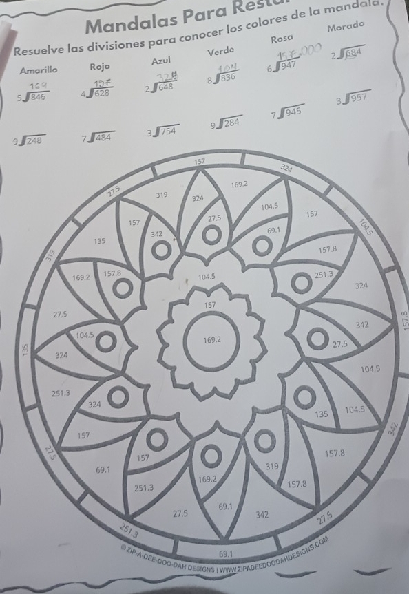 Mandalas Para   es
Morado
Resuelve las divisiones para conocer los colores de la manda l a
Verde Rosa
Amarillo Rojo Azul
6 5 0 beginarrayr 2encloselongdiv 684endarray
beginarrayr 169 5encloselongdiv 846endarray beginarrayr 157 4encloselongdiv 628endarray 2 648°
beginarrayr  3encloselongdiv 957endarray
beginarrayr 7encloselongdiv 484endarray beginarrayr 3encloselongdiv 754endarray beginarrayr 9encloselongdiv 284endarray beginarrayr 7encloselongdiv 945endarray