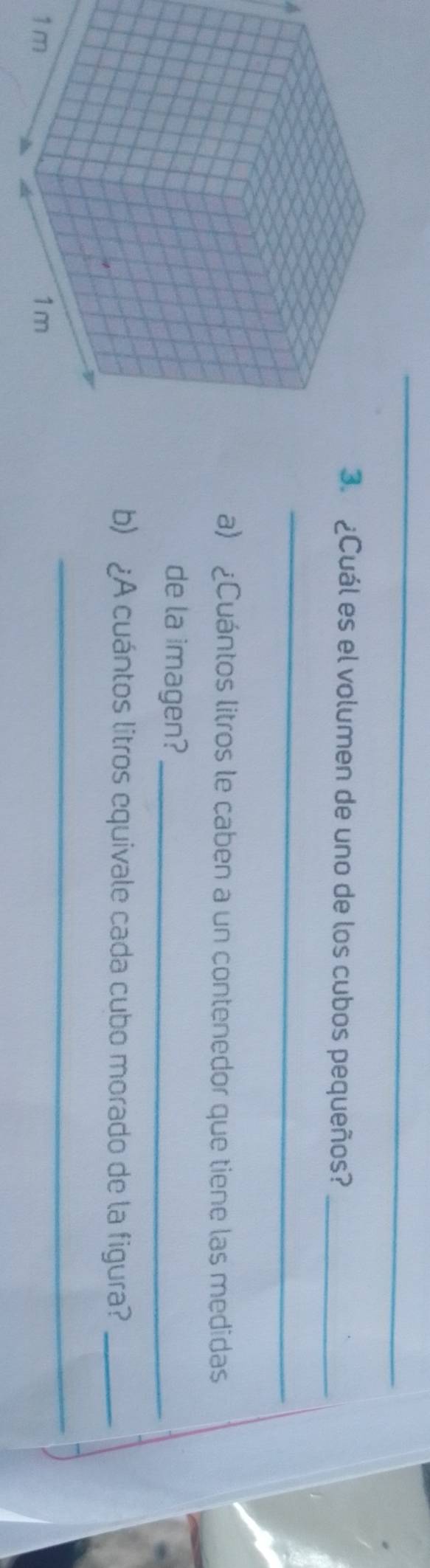 ¿Cuál es el volumen de uno de los cubos pequeños?_ 
_ 
a) ¿Cuántos litros le caben a un contenedor que tiene las medidas 
de la imagen?_ 
b) ¿A cuántos litros equivale cada cubo morado de la figura?_ 
1 
_