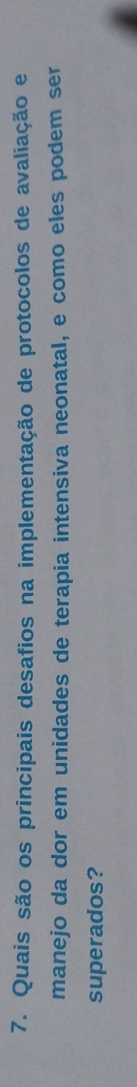 Quais são os principais desafios na implementação de protocolos de avaliação e 
manejo da dor em unidades de terapia intensiva neonatal, e como eles podem ser 
superados?