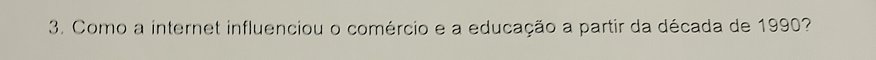 Como a internet influenciou o comércio e a educação a partir da década de 1990?