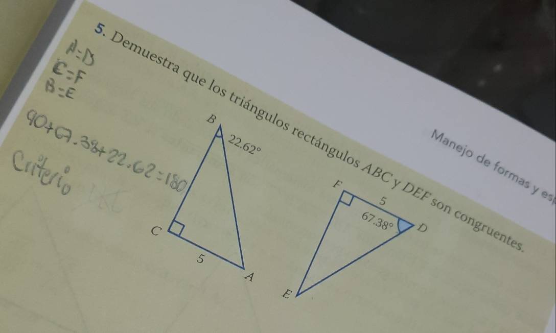 Demuestra que los triángulos rectángulos ABC y DEF son congruer
Manejo de formas y e