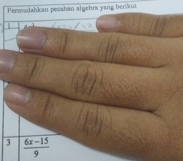 Permudahkan pecahan algebra yang berikut 
1 2
3  (6x-15)/9 