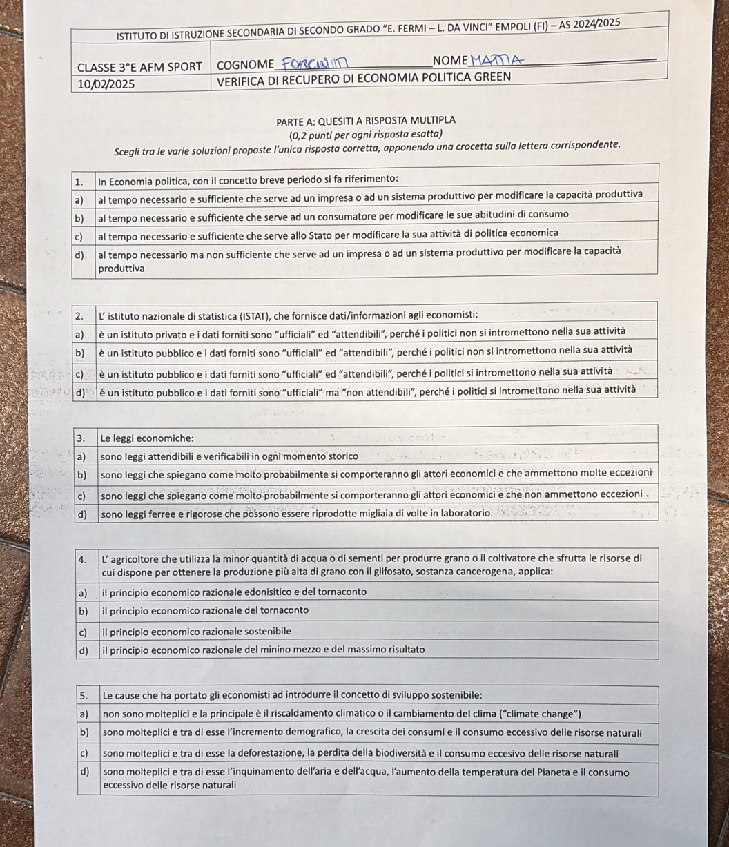 PARTE A: QUESITI A RISPOSTA MULTIPLA
(0,2 punti per ogni risposta esatta)
Scegli tra le varie soluzioni proposte l’unica risposta corretta, apponendo una crocetta sulla lettera corrispondente.