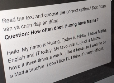 Read the text and choose the correct option./ Đọc đoạn 
văn và chọn đáp án đúng. 
Question: How often does Huong have Maths? 
Hello. My name is Huong. Today is Friday. I have Maths 
English and IT today. My favourite subject is Maths. 
have it three times a week. I like it because I want to b 
a Maths teacher. I don't like IT. I think it's very difficul