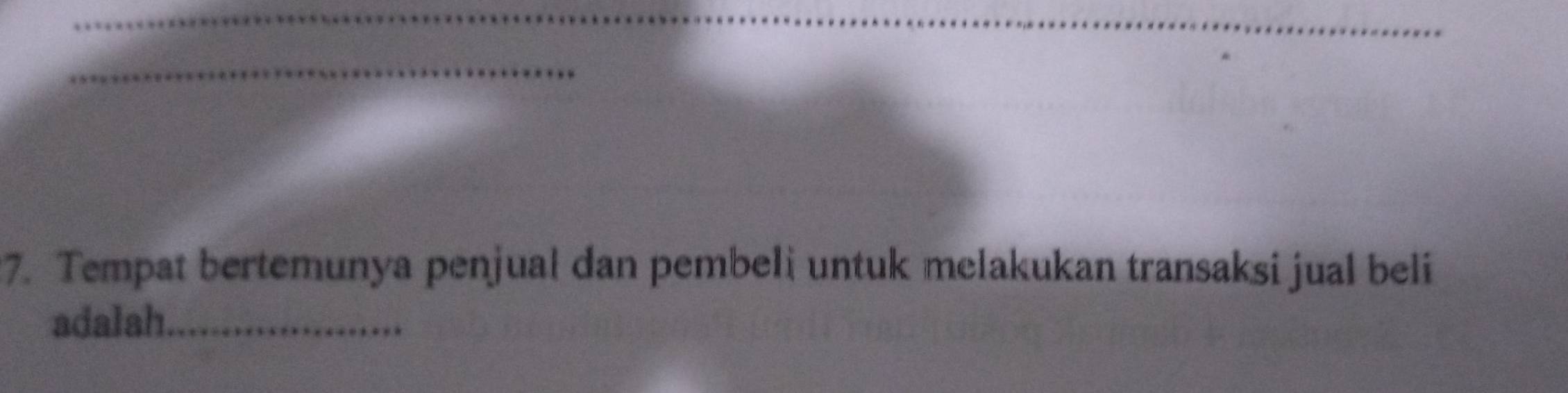 Tempat bertemunya penjual dan pembeli untuk melakukan transaksi jual beli 
adalah_