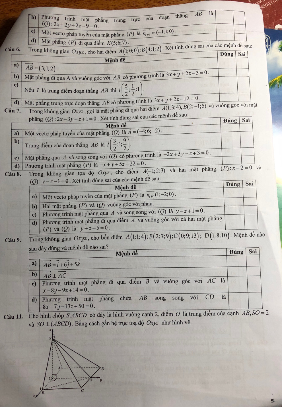 HỒNG C
ét t
Câu 7. Trong không gian Oxyz , gọi là mặt phẳng đi qua ha
au
Câu 8. Trong không gian tọa độ Oxyz , cho điểm A(-1;2;3)
đề sau:
Câu 9. Trong không gian Oxyz, cho bốn điểm A(1;1;4);B(2;7;9);C(0;9;13);D(1;8;10)
Câu 11. Cho hình chóp S.ABCD có đáy là hình vuông cạnh 2, điểm O là trung điểm của cạnh
và SO⊥ (ABCD). Bằng cách gắn hệ trục toạ độ Oxyz như hình vẽ.