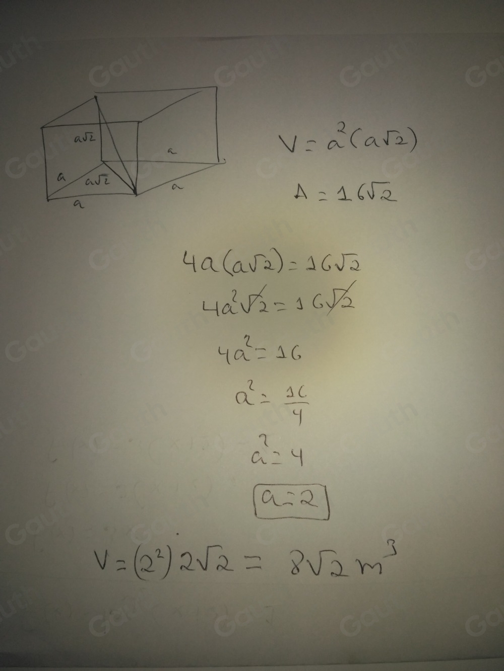 Solved: Se tiene un prisma cuya altura es congruente con la arista ...