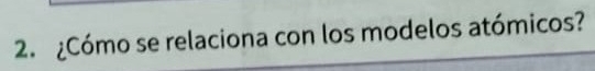¿Cómo se relaciona con los modelos atómicos?