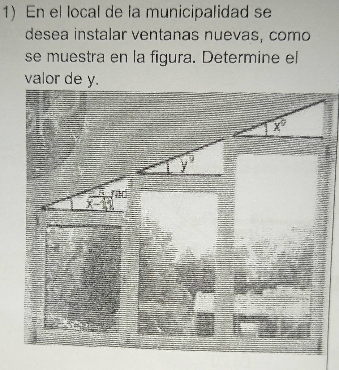 En el local de la municipalidad se
desea instalar ventanas nuevas, como
se muestra en la figura. Determine el
valor de y.
ad