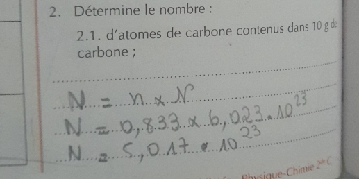 Détermine le nombre : 
2.1. d'atomes de carbone contenus dans 10 g de 
carbone ; 
Physique-Chimie 2^(th)C