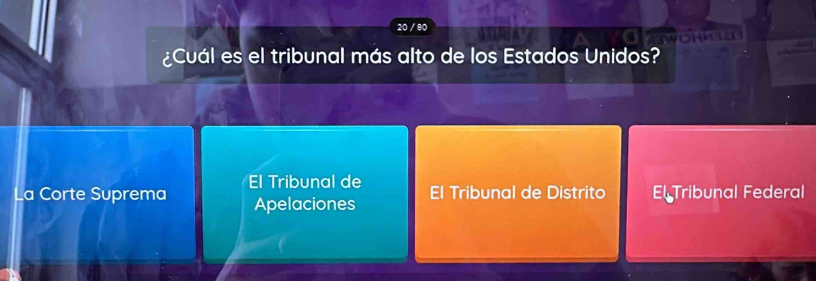 20 / 80
¿Cuál es el tribunal más alto de los Estados Unidos?
El Tribunal de
La Corte Suprema El Tribunal de Distrito El Tribunal Federal
Apelaciones