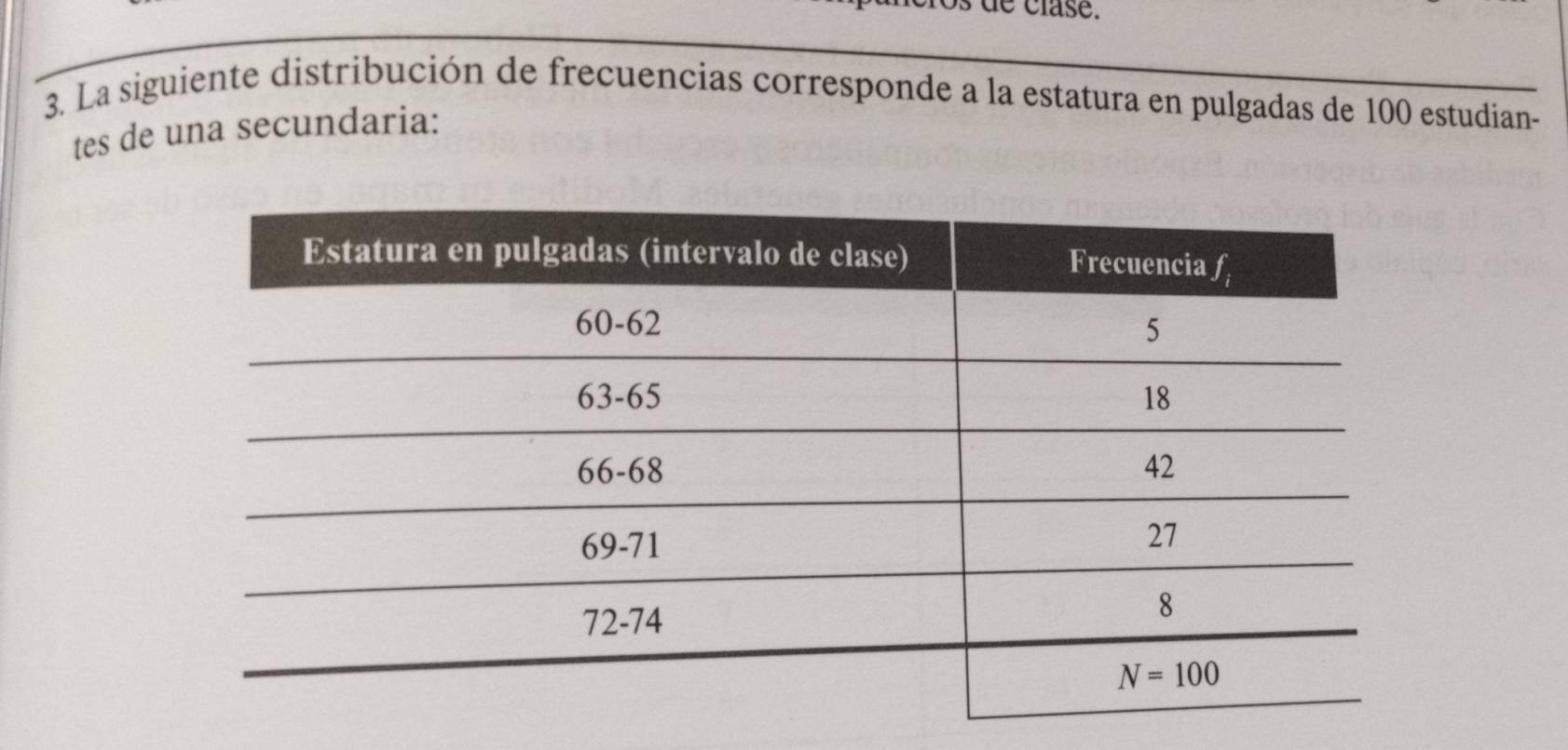 de clase.
3. La siguiente distribución de frecuencias corresponde a la estatura en pulgadas de 100 estudian-
tes de una secundaria: