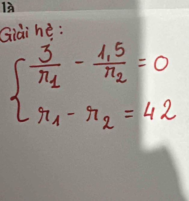 Qiai he :
beginarrayl frac 3π _1-frac 4.5π _2=0 π _1-π _2=42endarray.