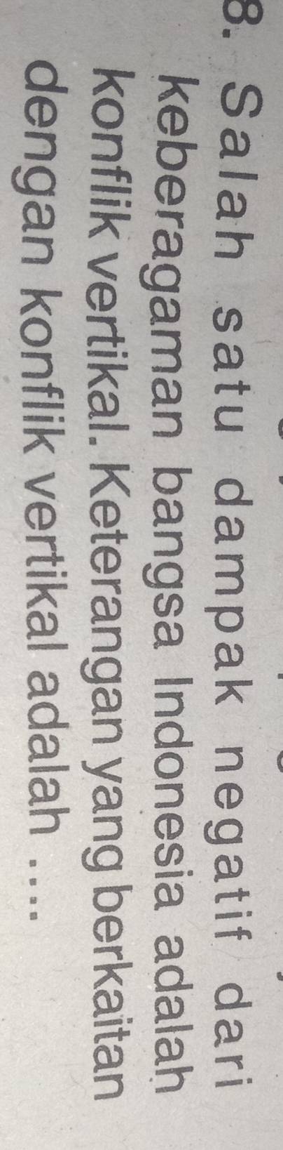 Salah satu dampak negatif dari 
keberagaman bangsa Indonesia adalah 
konflik vertikal. Keterangan yang berkaitan 
dengan konflik vertikal adalah ....