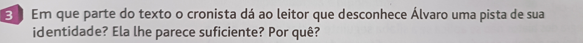 Em que parte do texto o cronista dá ao leitor que desconhece Álvaro uma pista de sua 
identidade? Ela lhe parece suficiente? Por quê?