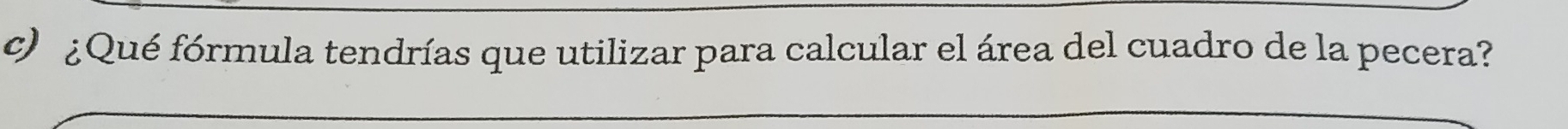 ¿Qué fórmula tendrías que utilizar para calcular el área del cuadro de la pecera?