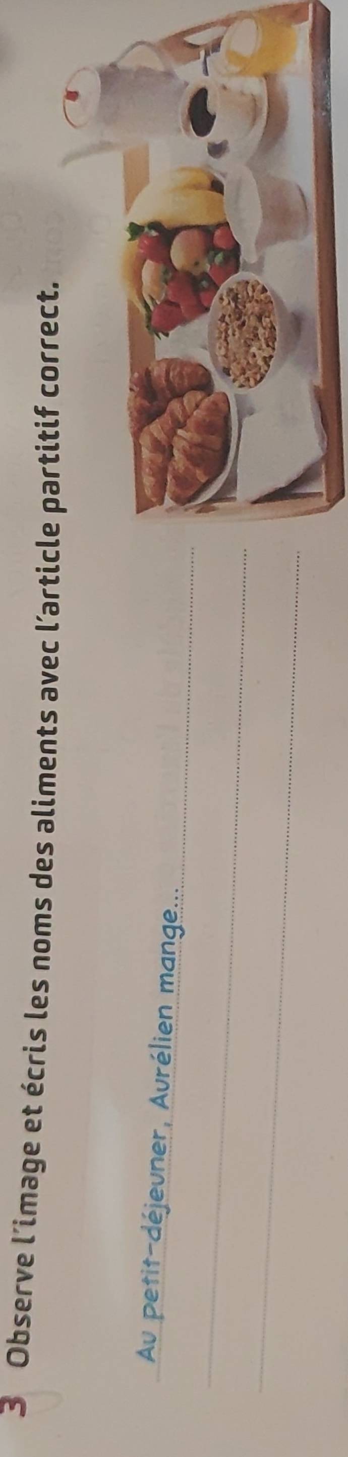 Observe l’image et écris les noms des aliments avec l’article partitif correct. 
Au petit-déjeuner, Aurélien mange...._ 
_ 
_