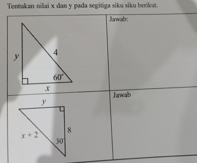 Tentukan nilai x dan y pada segitiga siku siku berikut.
Jawab:
Jawab