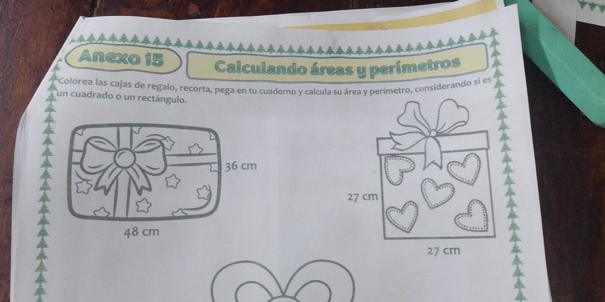 Anexo 15 
Calculando áreas y perímetros 
*Colorea las cajas de regalo, recorta, pega en tu cuaderno y calcula su área y perímetro, considerando si es 
un cuadrado o un rectángulo.