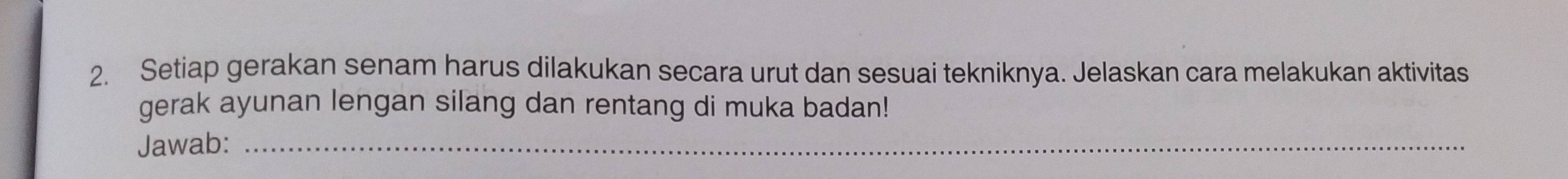 Setiap gerakan senam harus dilakukan secara urut dan sesuai tekniknya. Jelaskan cara melakukan aktivitas 
gerak ayunan lengan silang dan rentang di muka badan! 
Jawab:_