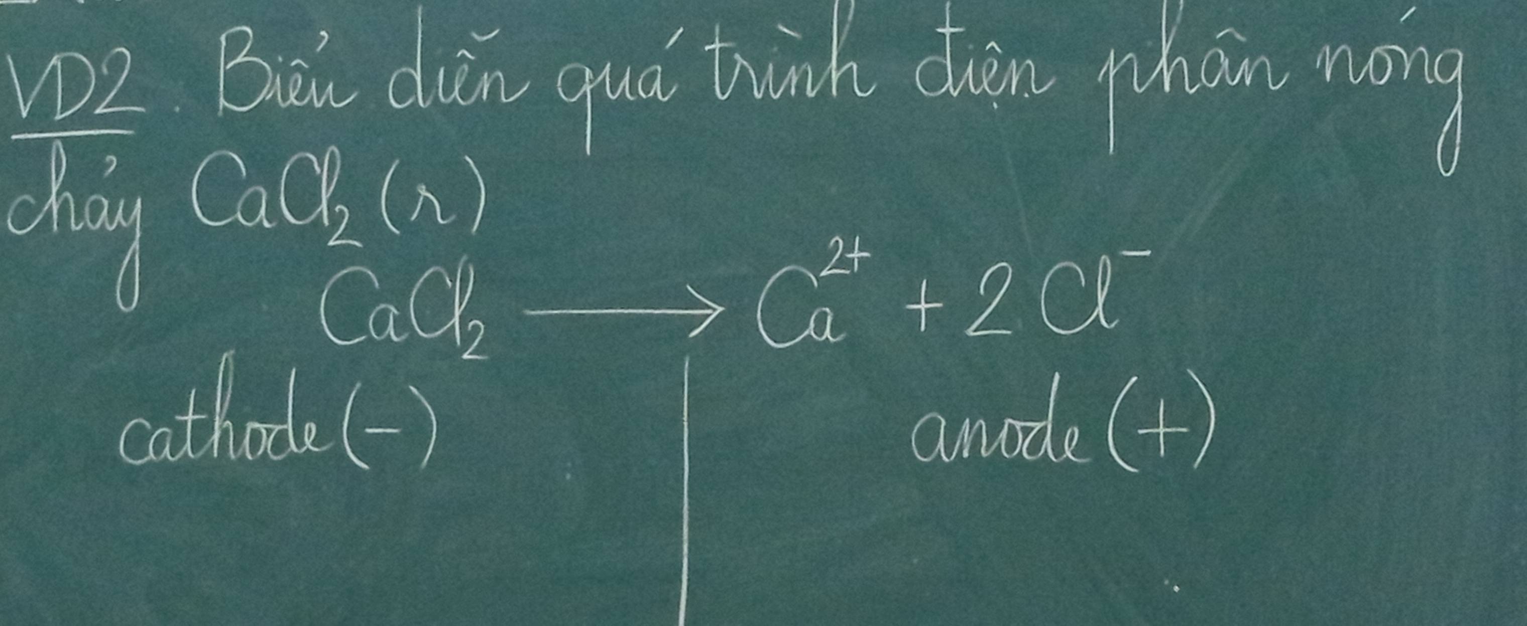 Biu dun gquó thich án thān máng 
cay
CaCl_2(n)
CaCl_2to Ca^(2+)+2Cl^-
cathoda () anode(+)