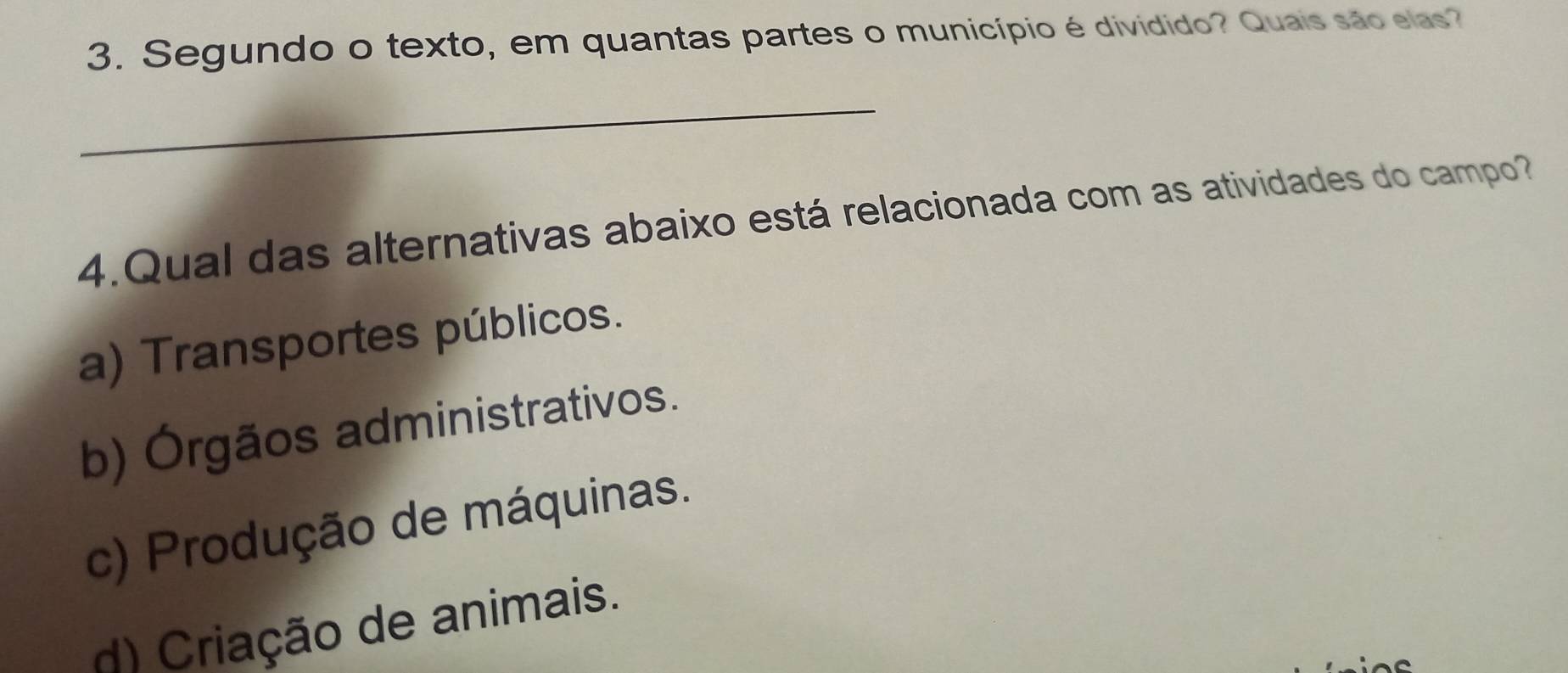 Segundo o texto, em quantas partes o município é dividido? Quais são elas?
_
4.Qual das alternativas abaixo está relacionada com as atividades do campo?
a) Transportes públicos.
b) Órgãos administrativos.
c) Produção de máquinas.
d) Criação de animais.