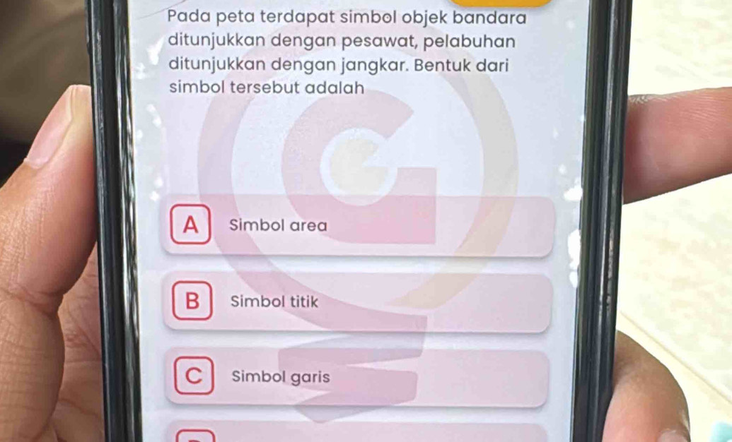 Pada peta terdapat simbol objek bandara
ditunjukkan dengan pesawat, pelabuhan
ditunjukkan dengan jangkar. Bentuk dari
simbol tersebut adalah
A Simbol area
B Simbol titik
C Simbol garis