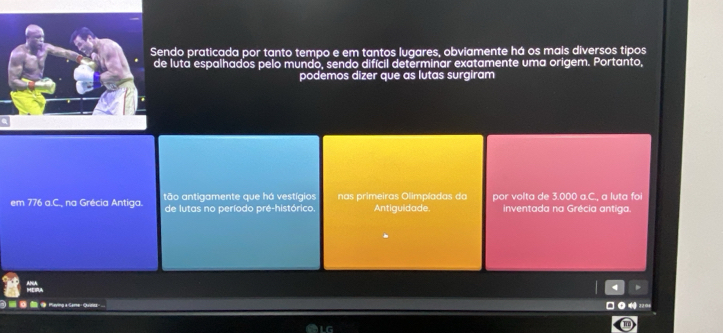 endo praticada por tanto tempo e em tantos lugares, obviamente há os mais diversos tipos 
e luta espalhados pelo mundo, sendo difícil determinar exatamente uma origem. Portanto, 
podemos dizer que as lutas surgiram 
em 776 a.C., na Grécia Antiga. tão antigamente que há vestígios nas primeiras Olimpíadas da Antiguidade. por volta de 3.000 a.C., a luta foi 
de lutas no período pré-histórico. inventada na Grécia antiga. 
@ Meying a Carse - Gavitea 0 2204