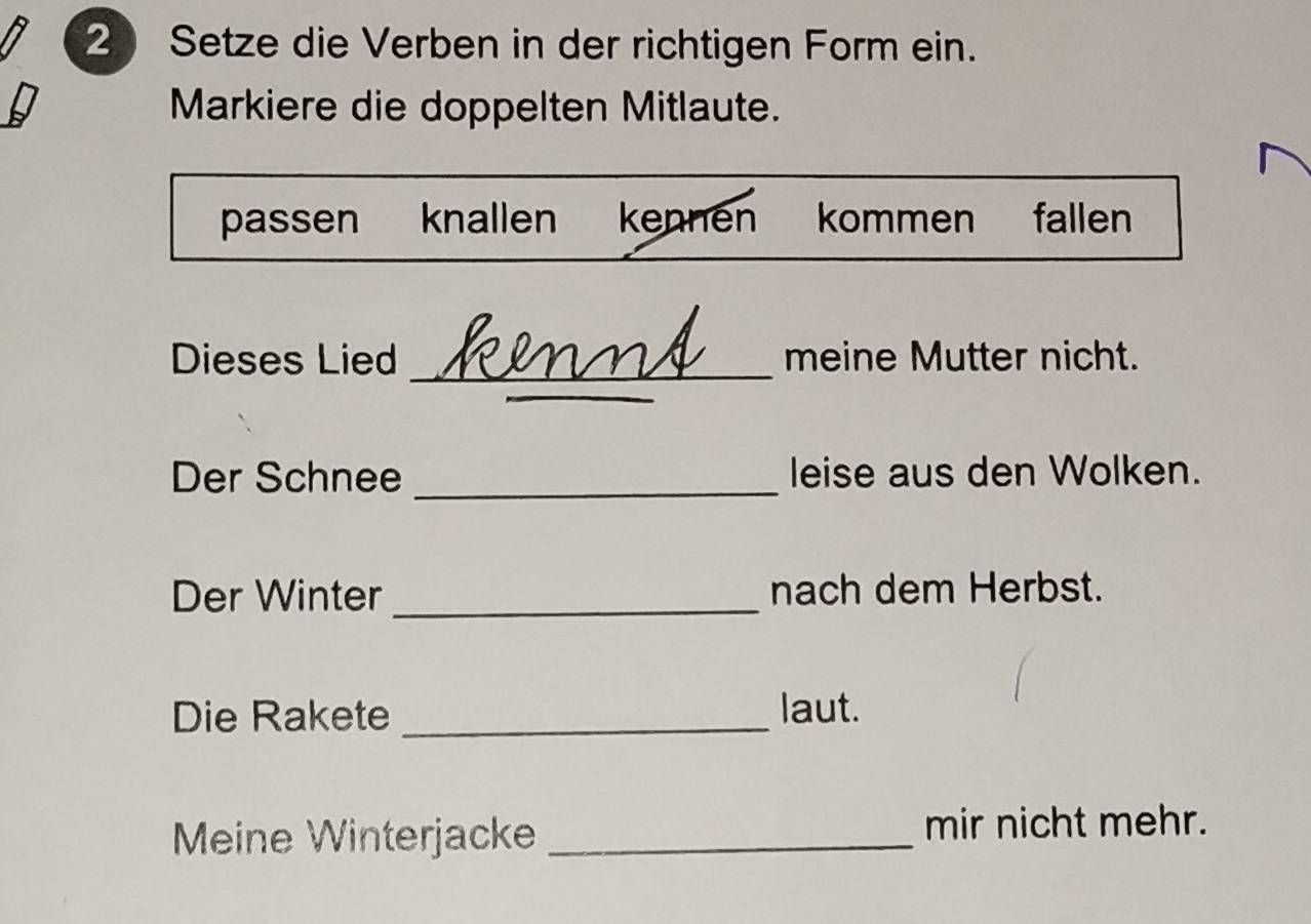 Gelöst:Setze die Verben in der richtigen Form ein. Markiere die ...
