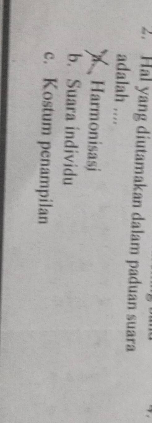 Hal yang diutamakan dalam paduan suara
adalah ....
Harmonisasi
b. Suara individu
c. Kostum penampilan