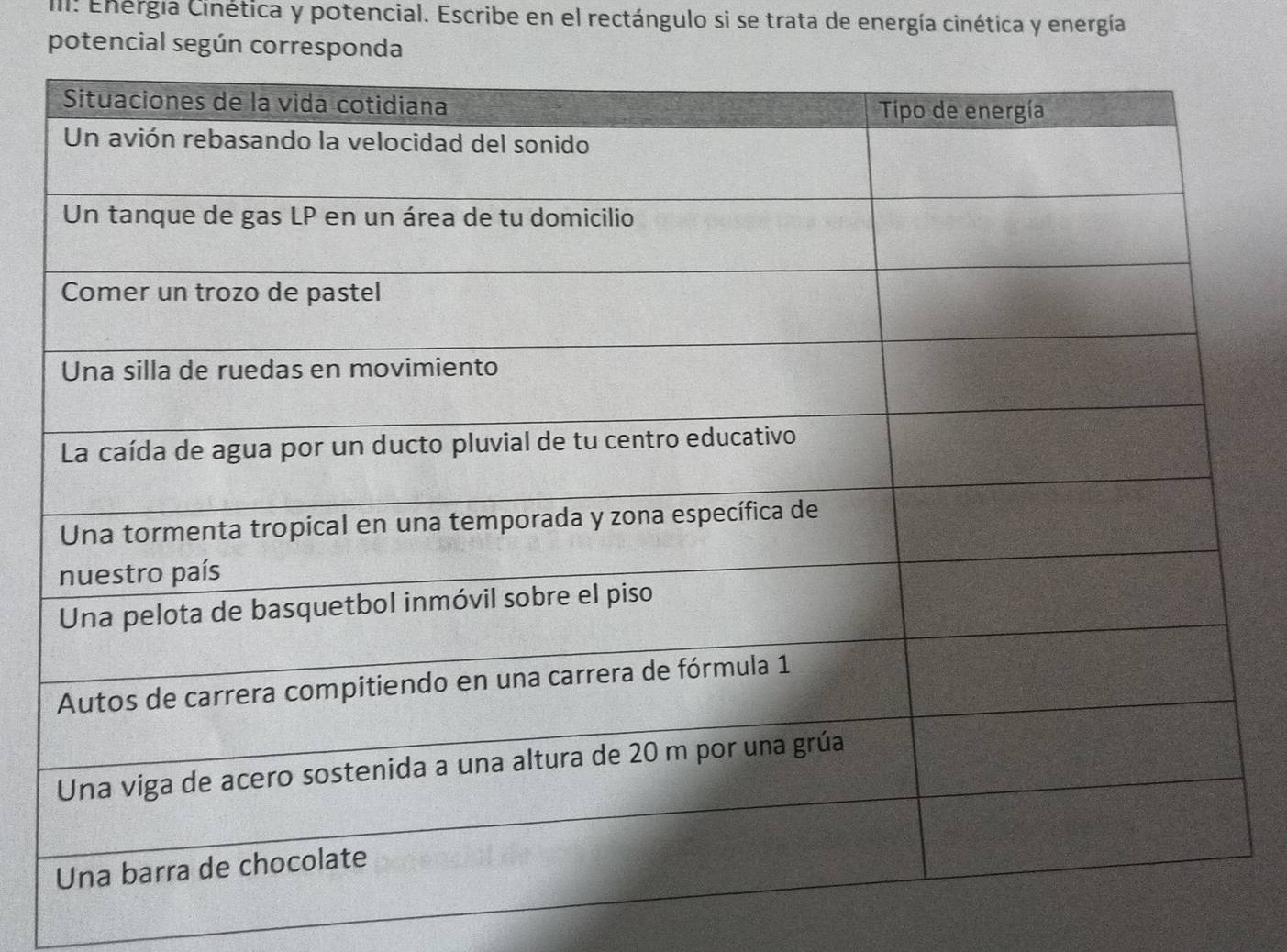 III: Energía Cinética y potencial. Escribe en el rectángulo si se trata de energía cinética y energía 
potencial según corresponda