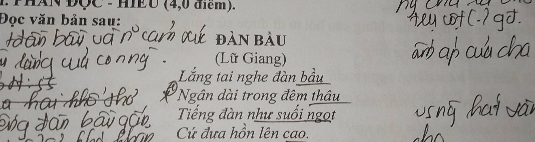 PHAN ĐQC - HIEU (4,0 điểm). 
Đọc văn bản sau: 
đÀN bầU 
(Lữ Giang) 
Lắng tai nghe đàn bầu 

'Ngân dài trong đêm thâu 
Tiếng đàn như suồi ngọt 
Cứ đựa hồn lên cao.