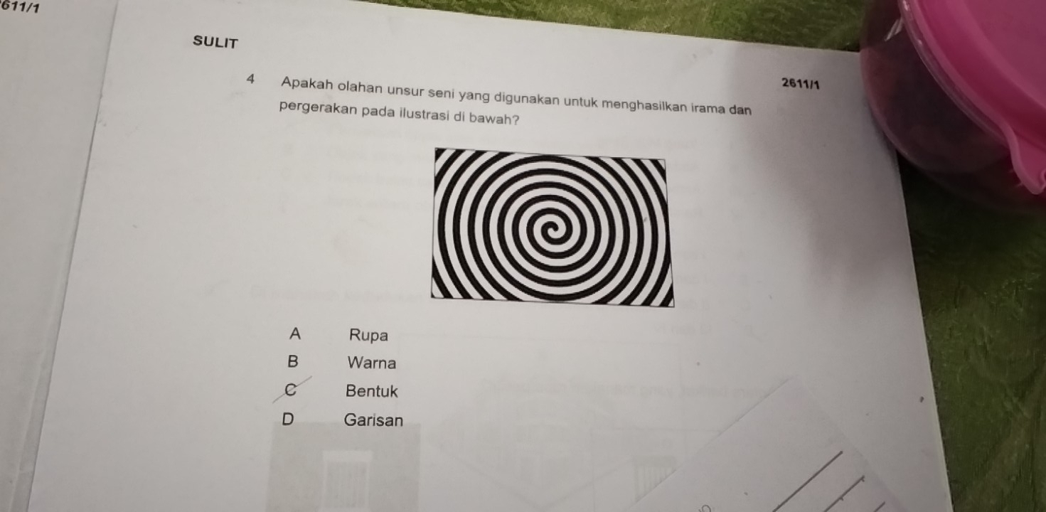 611/1
SULIT
2611/1
4 Apakah olahan unsur seni yang digunakan untuk menghasilkan irama dan
pergerakan pada ilustrasi di bawah?
A Rupa
B Warna
C Bentuk
D Garisan