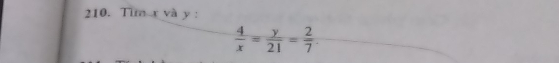 Tìm r và y :
 4/x = y/21 = 2/7 .