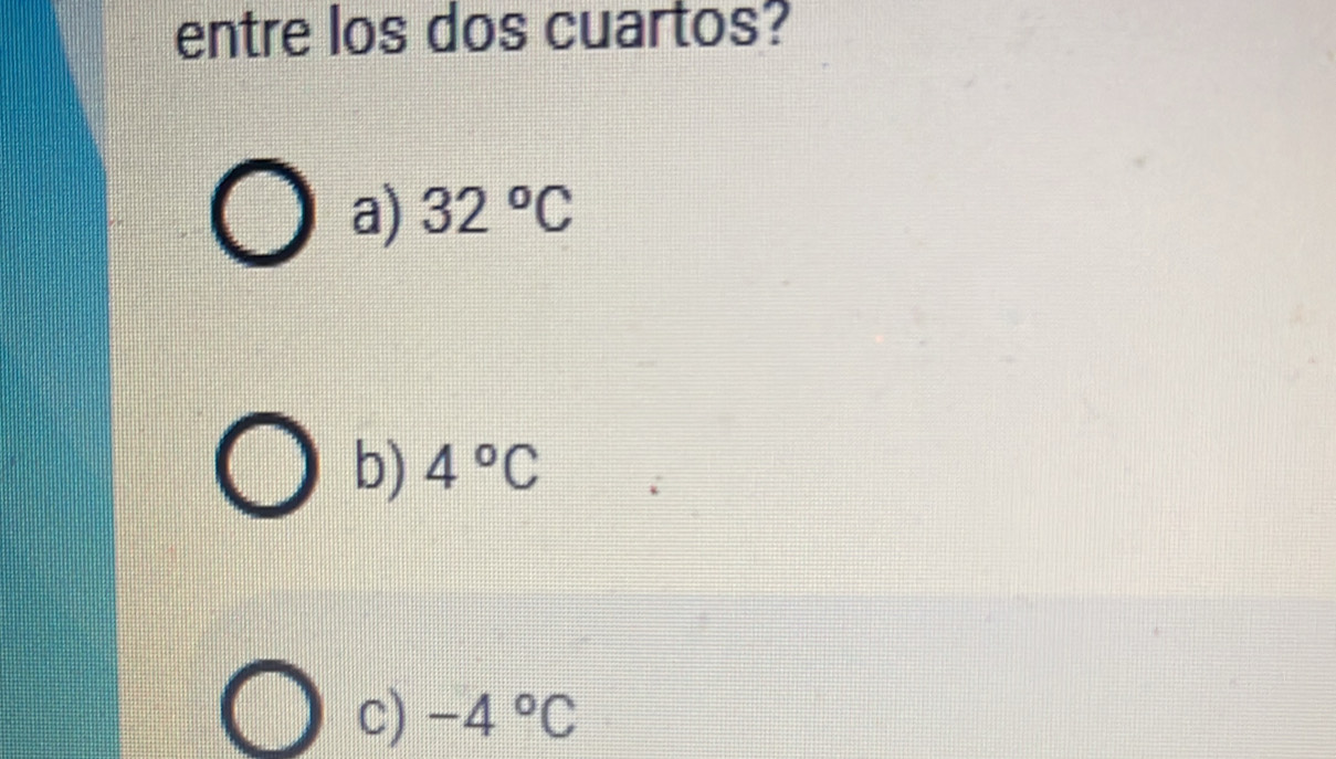 entre los dos cuartos?
a) 32°C
b) 4°C
c) -4°C