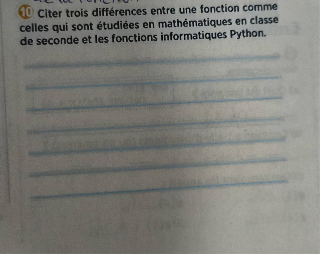 Citer trois différences entre une fonction comme 
celles qui sont étudiées en mathématiques en classe 
de seconde et les fonctions informatiques Python.