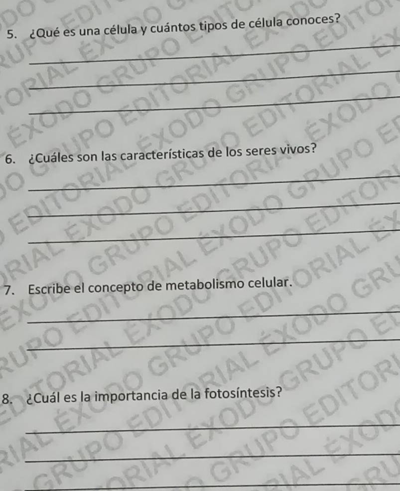 ¿Qué es una célula y cuántos tipos de célula conoces? 
_ 
_ 
_ 
6. ¿Cuáles son las características de los seres vivos? 
_ 
_ 
_ 
7. Escribe el concepto de metabolismo celula 
_ 
_ 
8. ¿Cuál es la importancia de la fotosíntesis? 
_ 
_ 
_