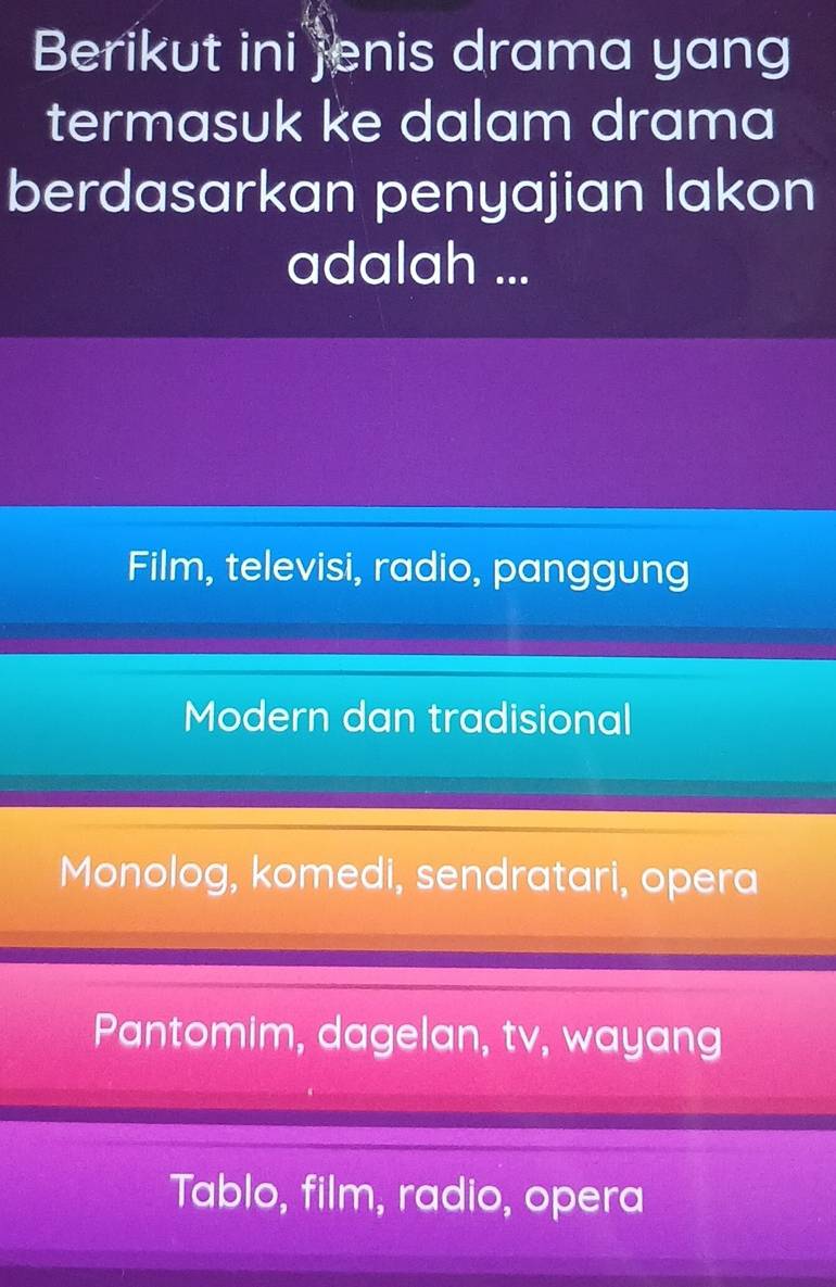 Berikut ini jenis drama yang
termasuk ke dalam drama
berdasarkan penyajian lakon
adalah ...
Film, televisi, radio, panggung
Modern dan tradisional
Monolog, komedi, sendratari, opera
Pantomim, dagelan, tv, wayang
Tablo, film, radio, opera