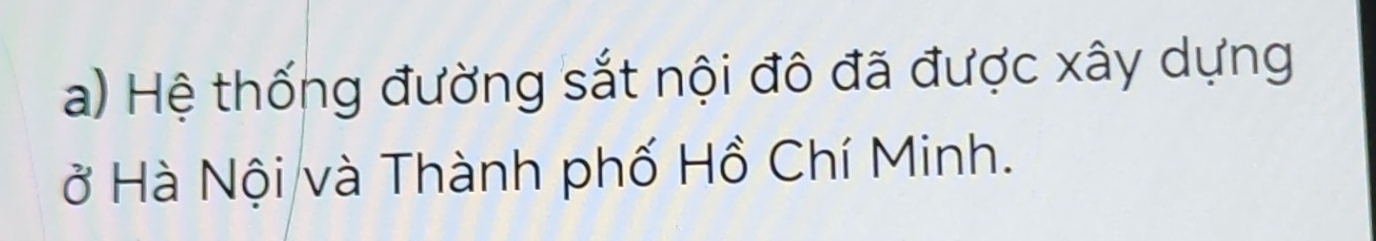 Hệ thống đường sắt nội đô đã được xây dựng 
ở Hà Nội và Thành phố Hồ Chí Minh.