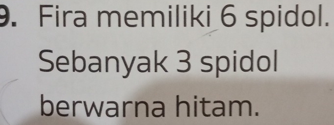 Fira memiliki 6 spidol. 
Sebanyak 3 spidol 
berwarna hitam.