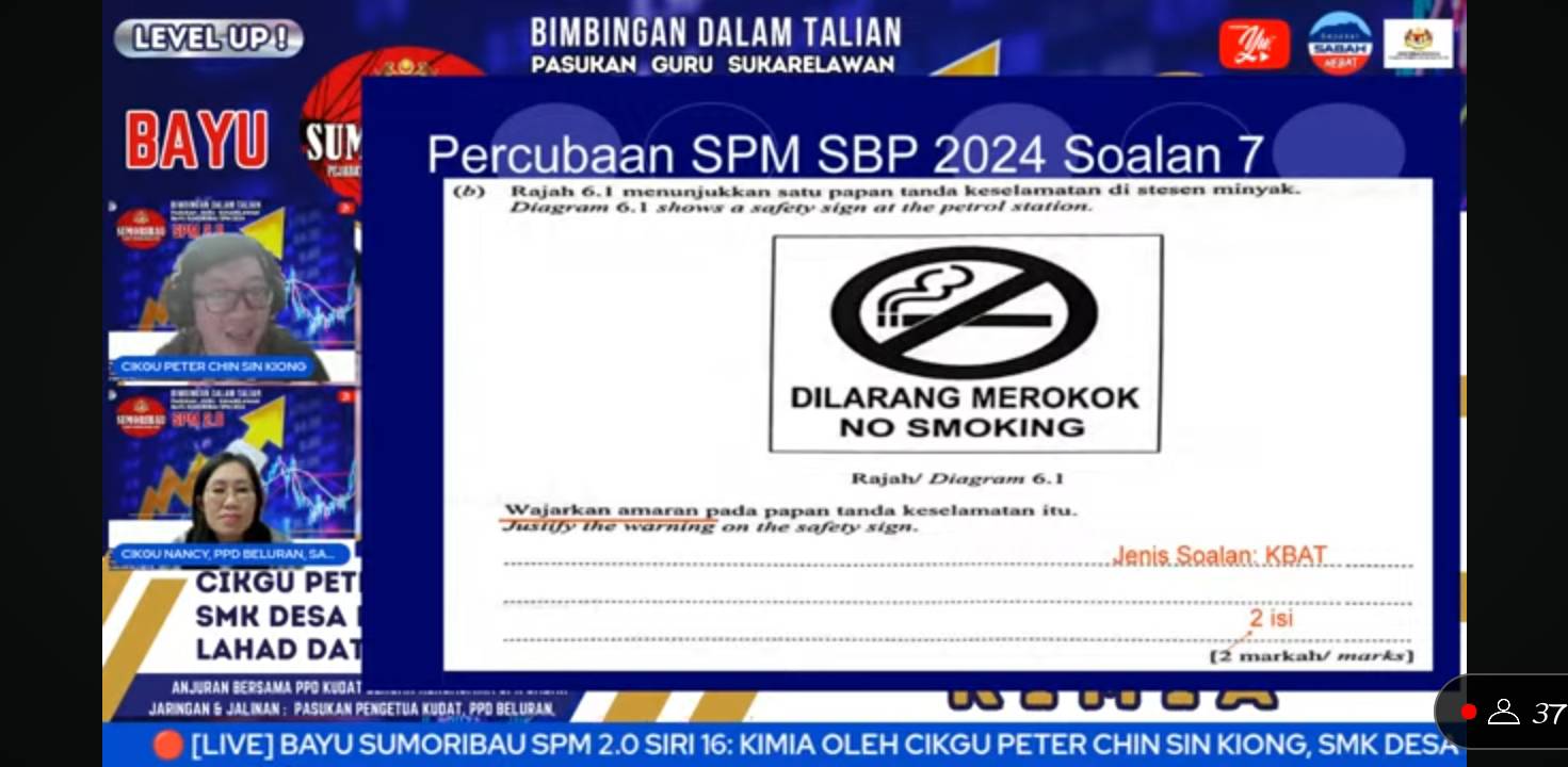 LEVEL UP ! BIMBINGAN DALAM TALıAN 
PASUKAN GURU SUKARELAWAN 
BAYU SUM Percubaan SPM SBP 2024 Soalan 7 
(6) Rajah 6.1 menunjukkan satu papan tanda keselamatan di stesen minyak. 
Diagram 6.1 shows a safety sign at the petrol station. 
CIKOU PETER CHIN SIN KIONG 
Rajah/ Diagram 6.1 
Wajarkan amaran pada papan tanda keselamatan itu. 
Justify the warning on the safety sign. 
CIKOU NANCY, PPD BELURAN, SA.. _Jenis Soalan: KBAT_ 
_ 
CIKGU PET 
_ 
SMK DESA 2 isi 
LAHAD DAT [2 markah/ mɑrks] 
AnJURAN BERSAMA PPÖ KUGAT 
JARINGAN & JALINAN : PASUKAN PENGETUA KUOAT, PPD BELURAN 37 
[LIVE] BAYU SUMORIBAU SPM 2.0 SIRI 16: KIMIA OLEH CIKGU PETER CHIN SIN KIONG, SMK DESA