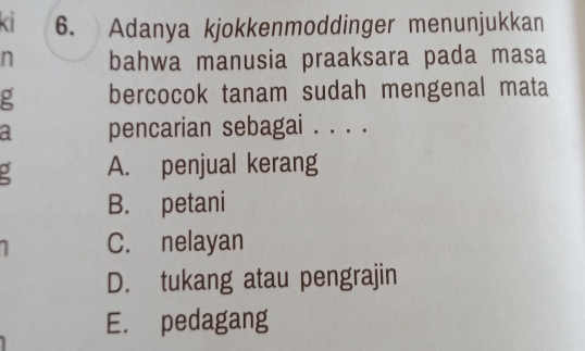 A. penjual kerang
B. petani
C. nelayan
D. tukang atau pengrajin
E. pedagang