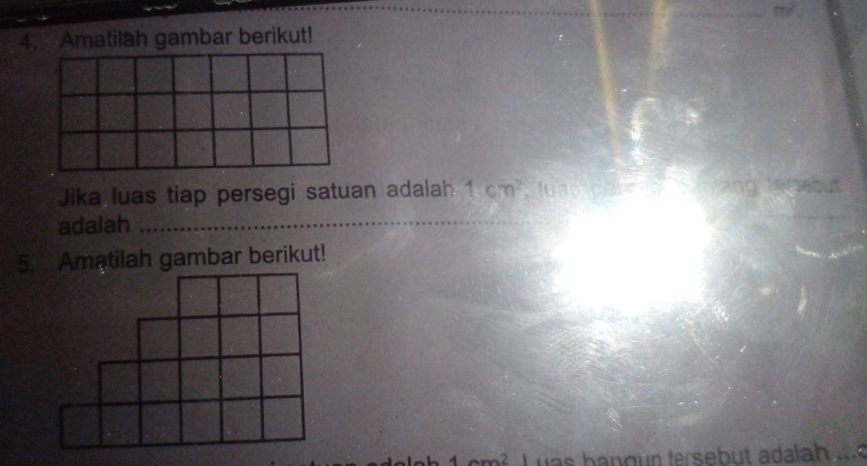 Amatilah gambar berikut! 
Jika luas tiap persegi satuan adalah 1cm^2 Huas pere a s an ảng tersebut 
adalah_ 
5. Amatilah gambar berikut!
1cm^2 Las bangun tersebut ada la h d