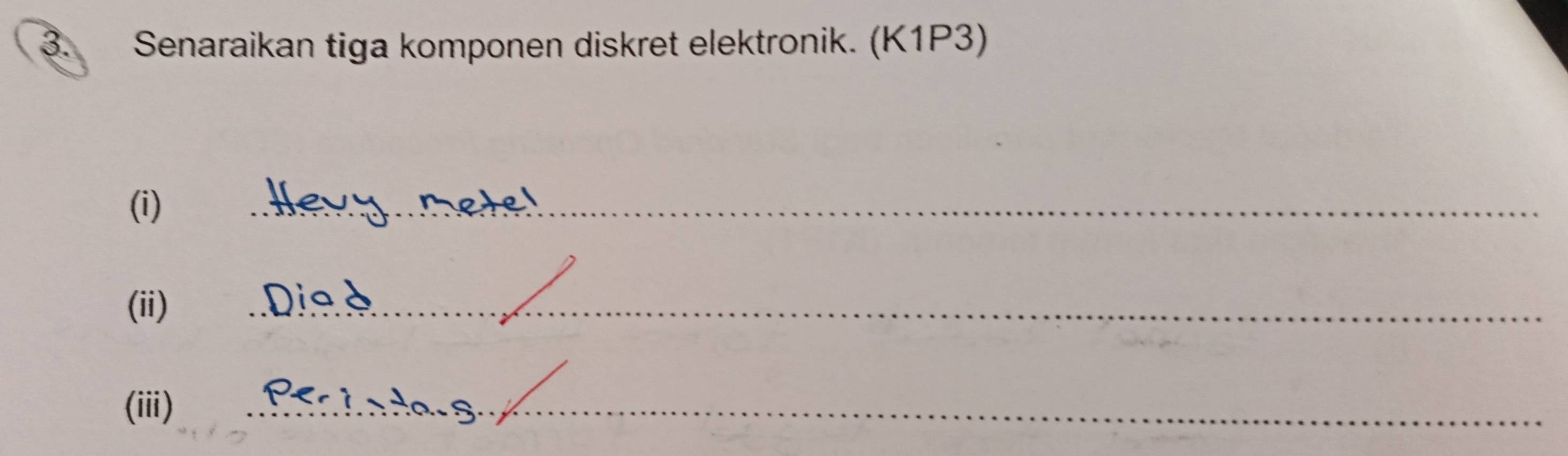 Senaraikan tiga komponen diskret elektronik. (K1P3) 
(i) 
_ 
(ii) 
_ 
(iii) 
_