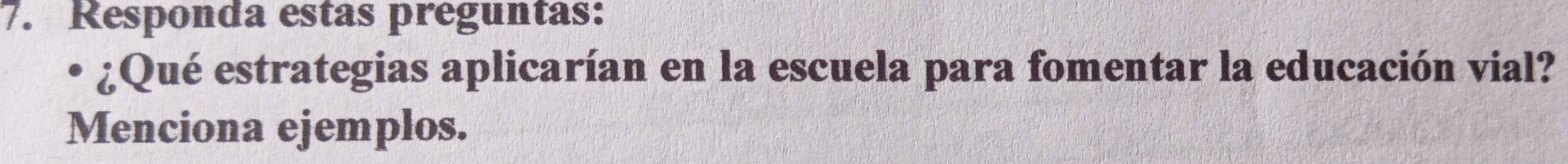 Responda estas preguntas: 
D ¿Qué estrategias aplicarían en la escuela para fomentar la educación vial? 
Menciona ejemplos.