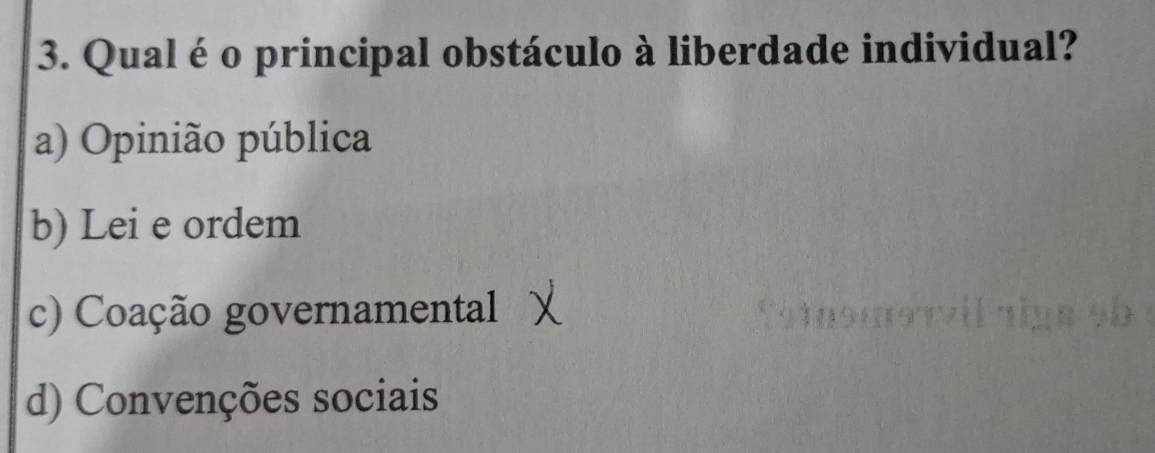 Qual é o principal obstáculo à liberdade individual?
a) Opinião pública
b) Lei e ordem
c) Coação governamental
d) Convenções sociais