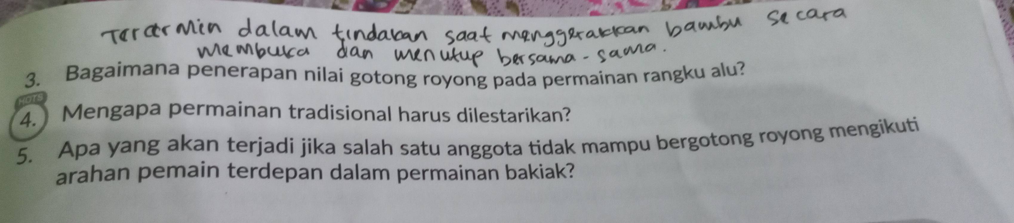 Bagaimana penerapan nilai gotong royong pada permainan rangku alu? 
4. Mengapa permainan tradisional harus dilestarikan? 
5. Apa yang akan terjadi jika salah satu anggota tidak mampu bergotong royong mengikuti 
arahan pemain terdepan dalam permainan bakiak?