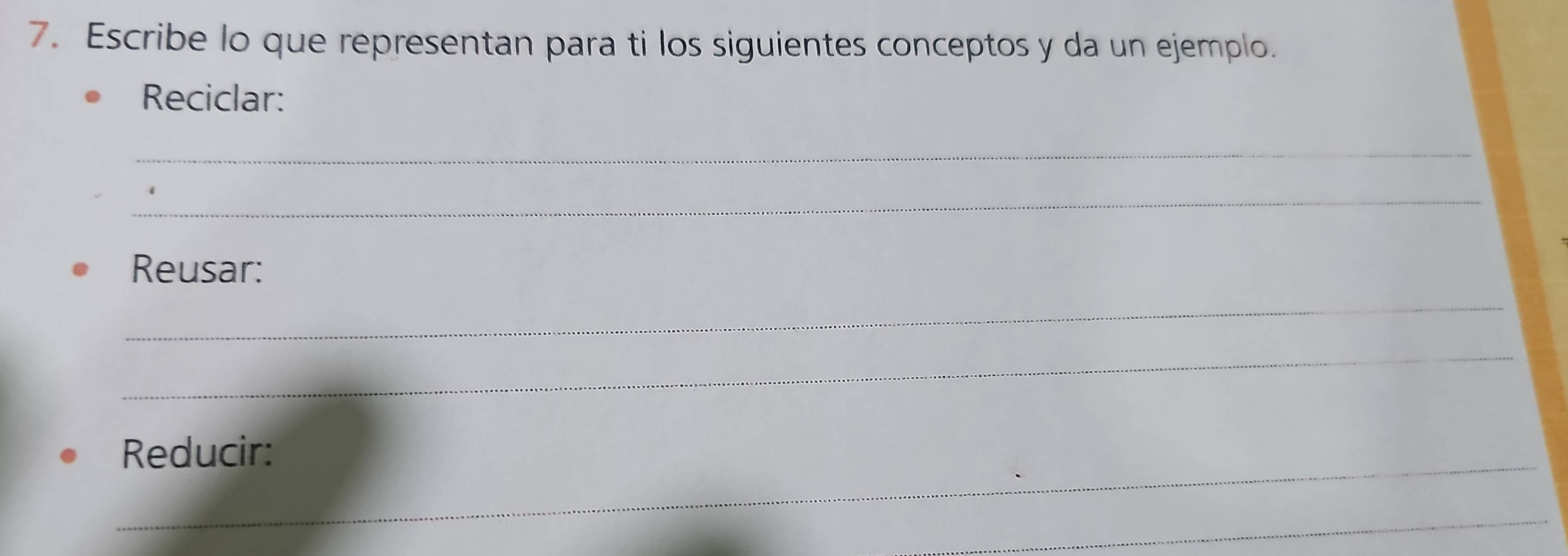 Escribe lo que representan para ti los siguientes conceptos y da un ejemplo. 
Reciclar: 
_ 
_ 
Reusar: 
_ 
_ 
_ 
Reducir: 
_