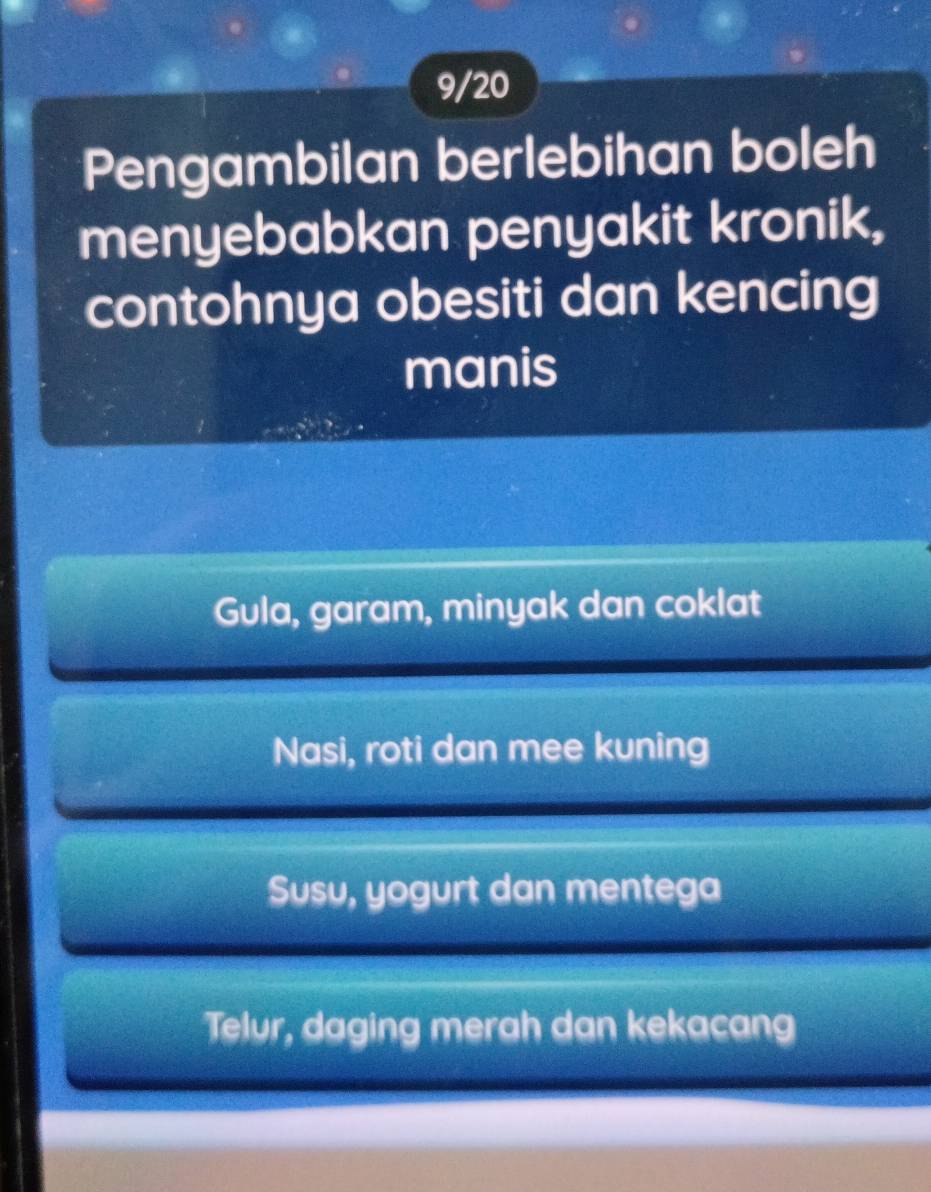 9/20
Pengambilan berlebihan boleh
menyebabkan penyakit kronik,
contohnya obesiti dan kencing
manis
Gula, garam, minyak dan coklat
Nasi, roti dan mee kuning
Susu, yogurt dan mentega
Telur, daging merah dan kekacang